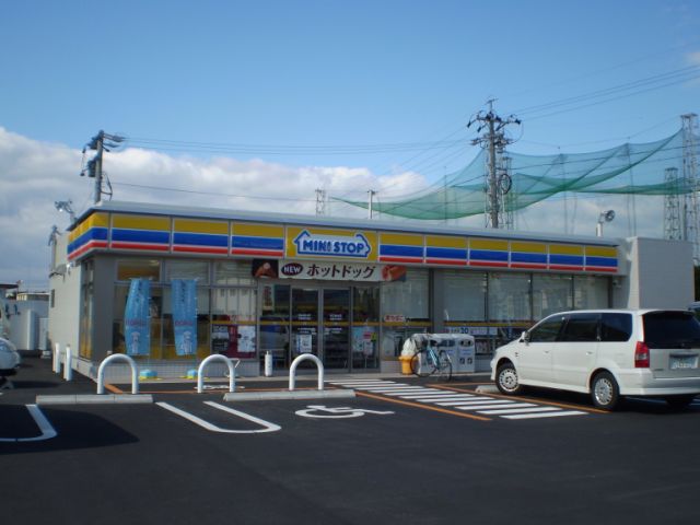 コンビニ　ミニストップ（コンビニ）まで670m