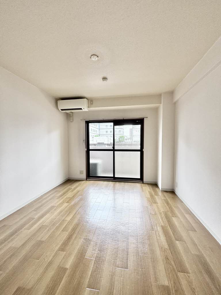 居室・リビング　7.4帖の洋室★