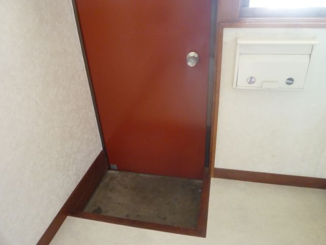 玄関　ポストございます。