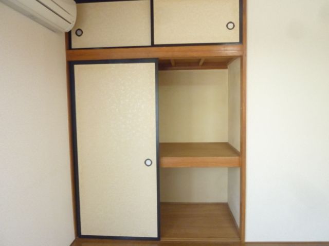 収納　２談に分かれていて使い勝手が良いです