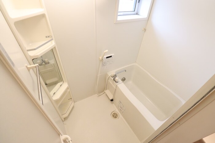 その他　追い焚き給湯式浴室（小窓・浴室換気乾燥機付）