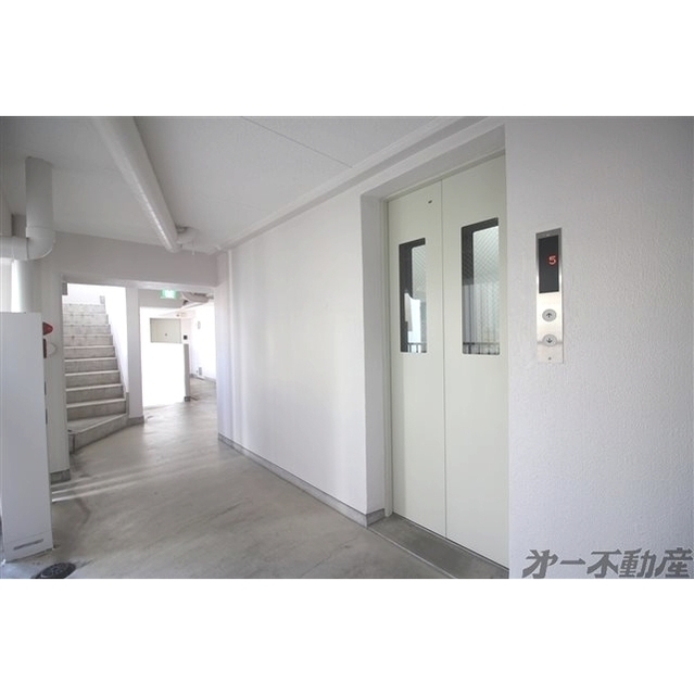 ロビー　エレベーター