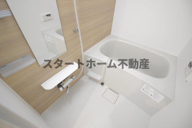 バス・シャワールーム　コンパクトで使いやすいお風呂です