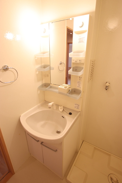 洗面設備　別部屋参考写真です