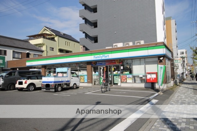 コンビニ　ファミリーマート（コンビニ）まで212m