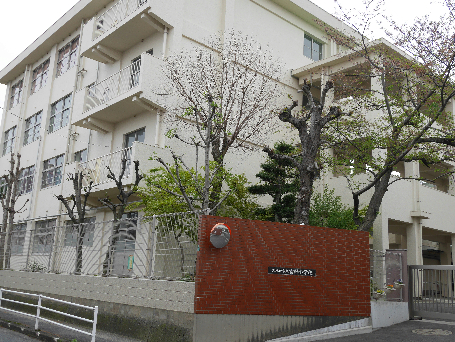 小学校　【北九州市立富野小学校】（小学校）まで579m