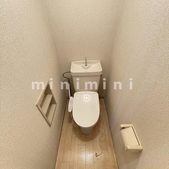 トイレ　※写真は別号室のものですので現状優先とさせていただきます