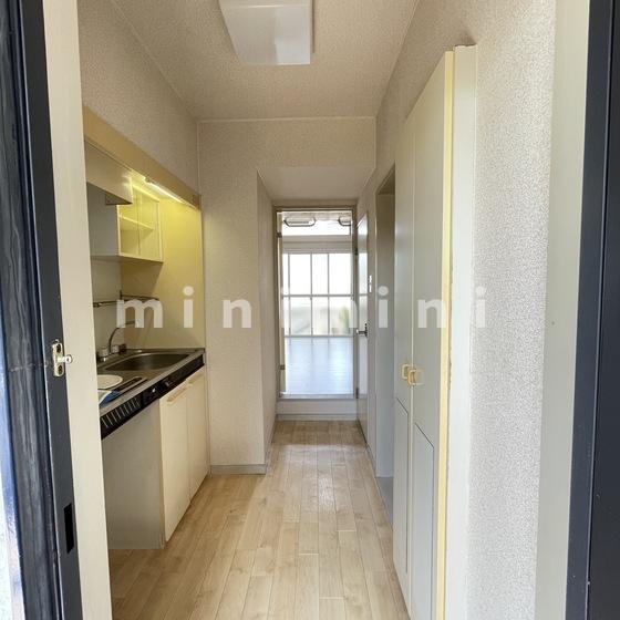 玄関　※写真は別号室のものですので現状優先とさせていただきます