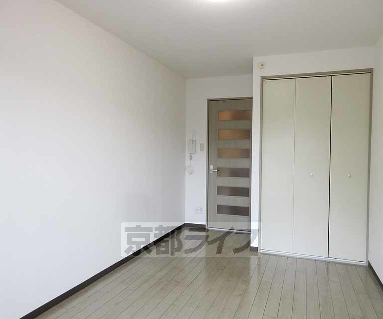 居室・リビング　広々洋室です