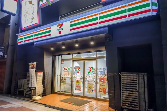 コンビニ　セブンイレブン 神田小川町3丁目店（コンビニ）まで95m