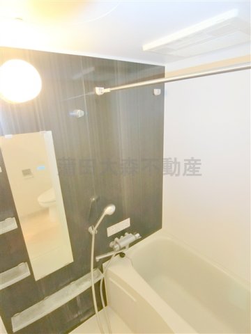 バス・シャワールーム　浴室乾燥機付きのお風呂　バスルーム　浴室