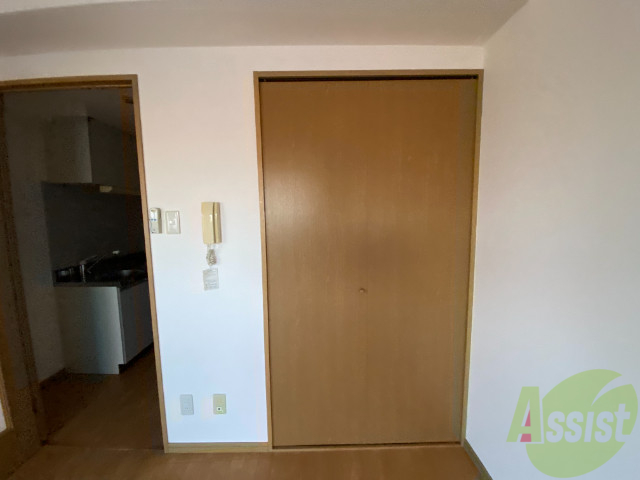 収納　収納はこちらのクローゼットをお使いください。