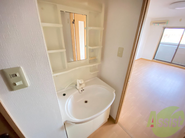 洗面設備　独立した洗面台があるのは嬉しいですね。