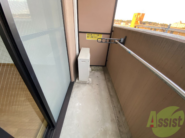 バルコニー　バルコニーが広いので洗濯物がしっかり干せます。