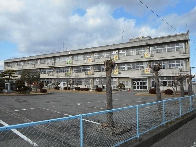 小学校　上里町賀美小学校（小学校）まで1800m