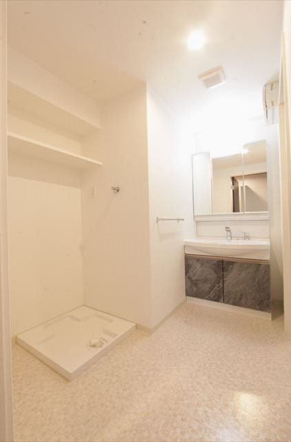 洗面設備　脱衣所　独立洗面台（シャンプードレッサー付）