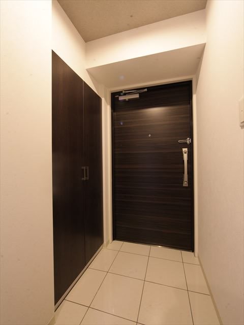 玄関　玄関（シューズボックス充実しています）