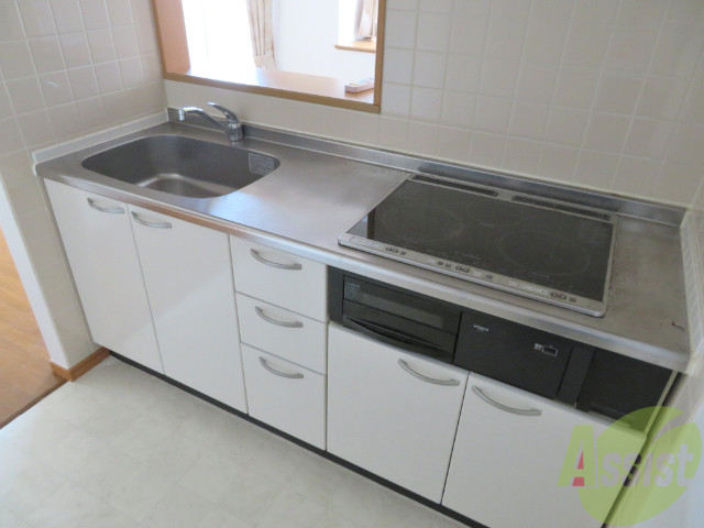 キッチン　キッチンんはこんな感じです。広くて使いやすそうです。