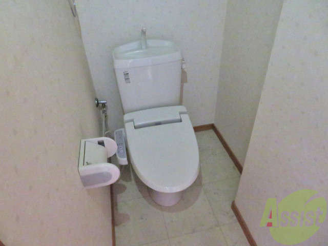 トイレ　ウォシュレット機能がついたトイレです。安心して使用できますね