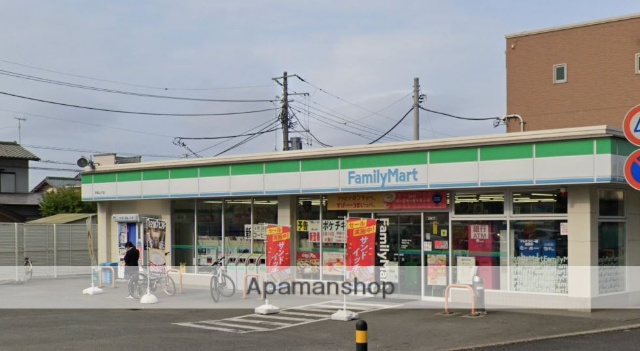 コンビニ　ファミリーマート（コンビニ）まで550m