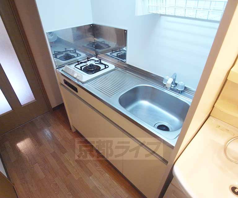 キッチン　１口コンロ付き、切るスペースが広いキッチンです。