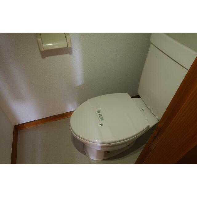 トイレ　トイレは別となっております。