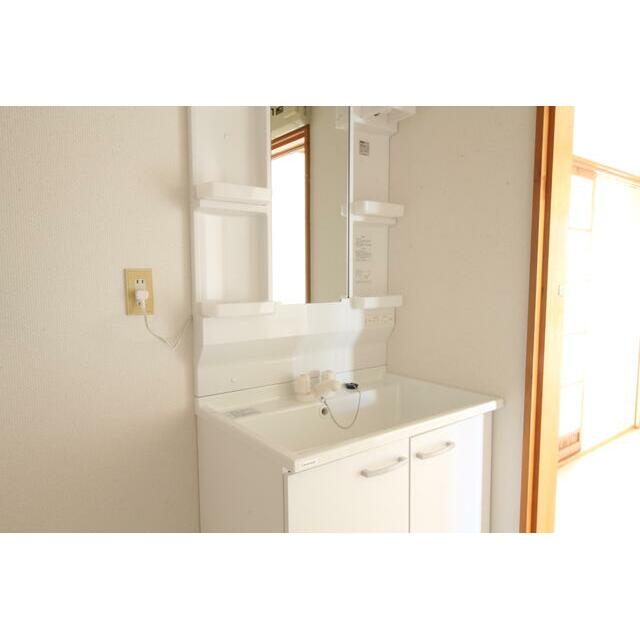 洗面設備　洗面台も交換いたしました。