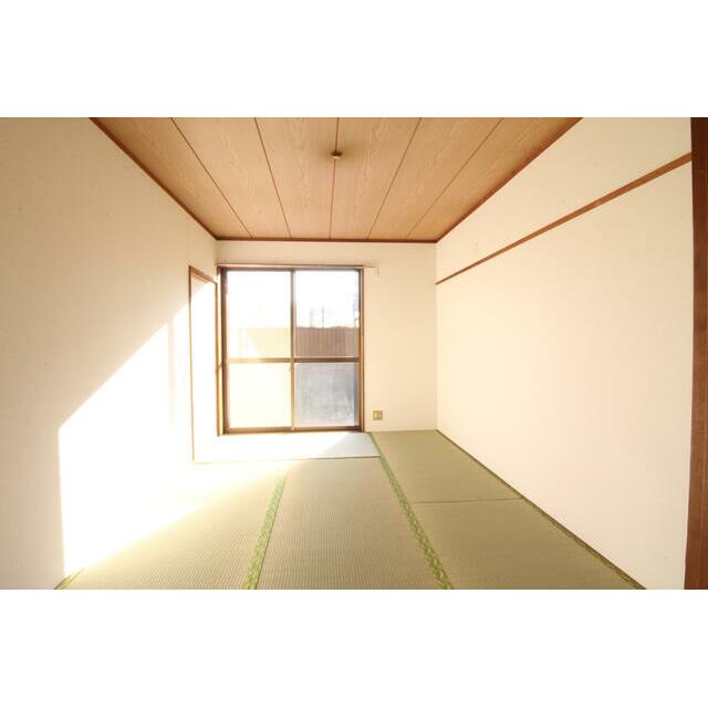 その他部屋・スペース　南向きの明るい和室。