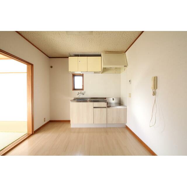 キッチン　明るい色合いのキッチン。