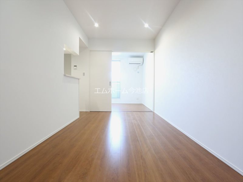 居室・リビング　LDK9.6帖　カウンターキッチン（ガス2口コンロ付）