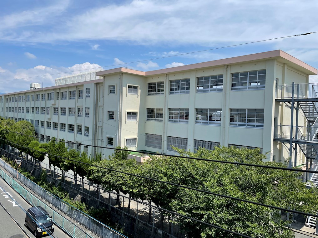 小学校　福岡市立曰佐小学校（小学校）まで418m