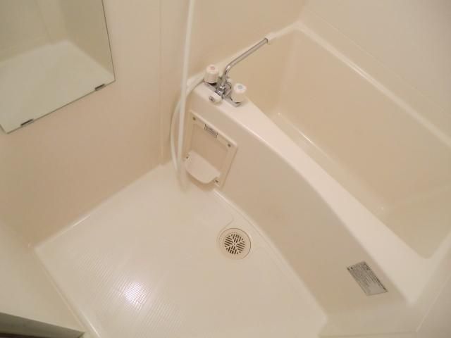 バス・シャワールーム　清潔感のあるバスルーム