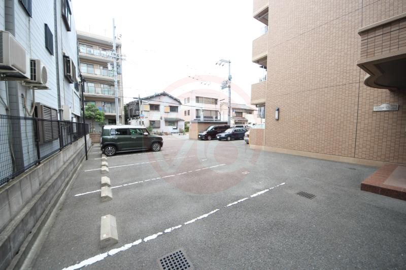 駐車場　車をお持ちの方に嬉しい駐車場付きの物件です