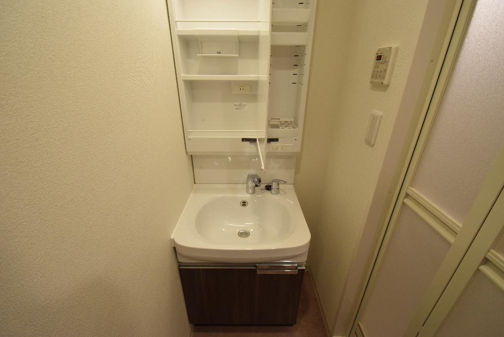 洗面設備　洗髪洗面化粧台