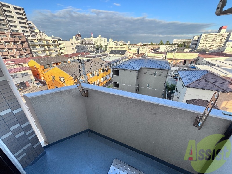 バルコニー　こちらバルコニーでございます。外干しも可能です。