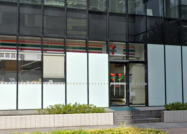 コンビニ　セブンイレブン（コンビニ）まで139m