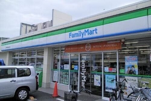 コンビニ　ファミリーマート三度屋大森東四丁目店（コンビニ）まで762m