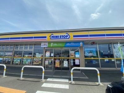 コンビニ　ミニストップ伊勢崎田中町店（コンビニ）まで700m