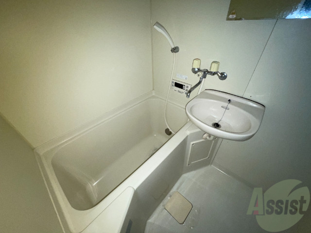 バス・シャワールーム　追い焚き機能付きのキレイめなお風呂場ですです。