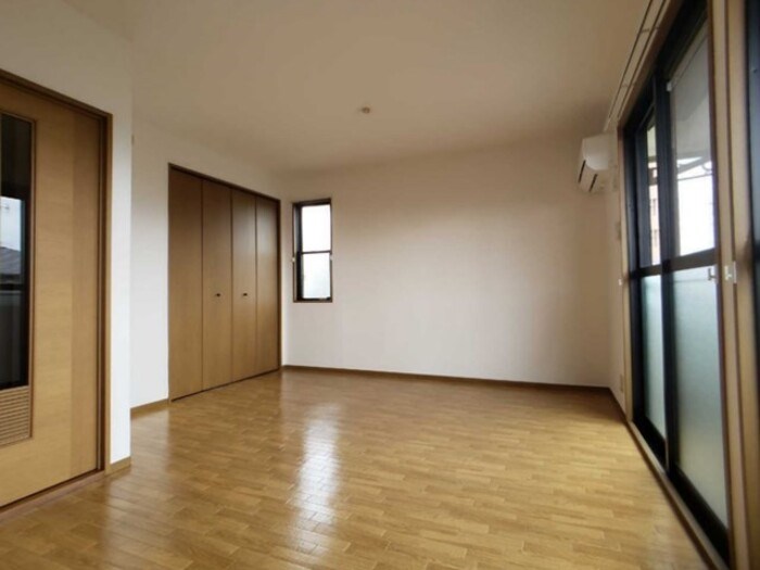 居室・リビング　当物件の参考写真です。(同建物の部屋)