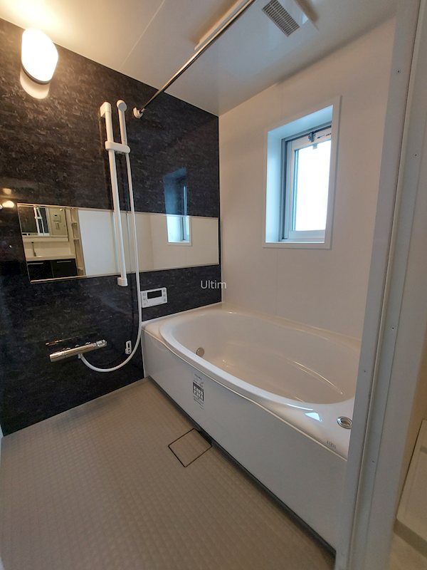 バス・シャワールーム　※同タイプの他のお部屋です