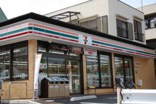 コンビニ　セブンイレブン足立西新井6丁目店（コンビニ）まで1226m