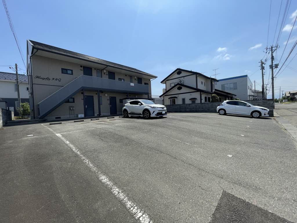 建物外観　駐車場