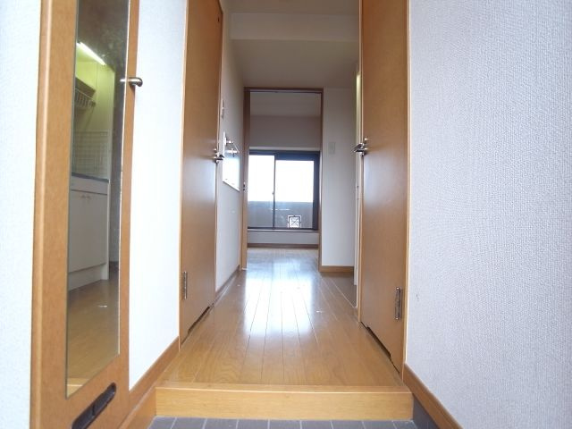 玄関　同物件別室写真