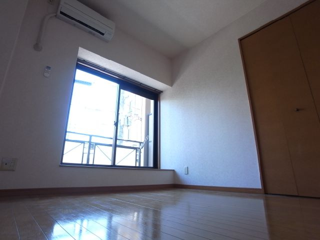 居室・リビング　同物件別室写真