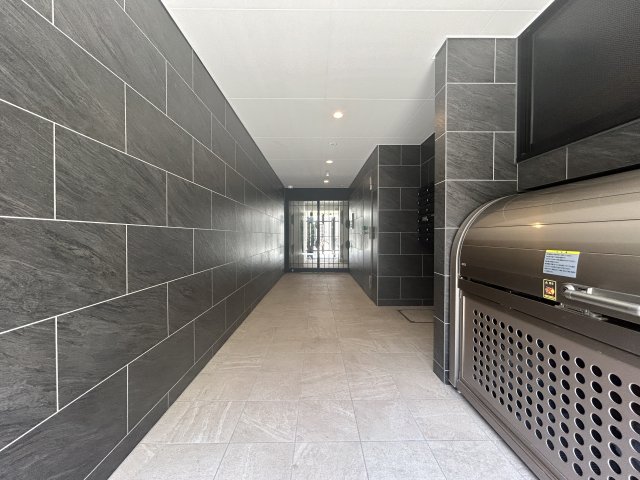 エントランス　落ち着いたエントランスです