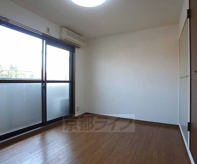 居室・リビング　東向きのお部屋です。