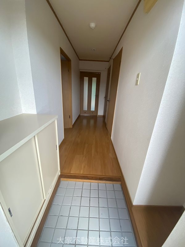 玄関　※入居中につきイメージ。現況優先です。※