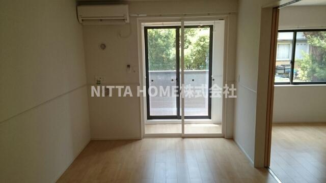 居室・リビング　１３．３帖のリビングルームです＊