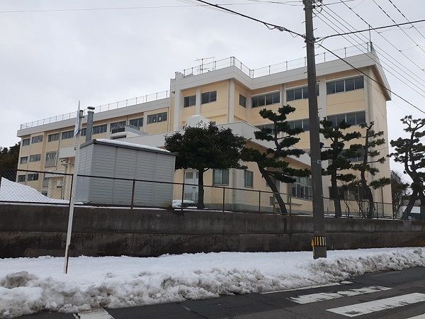 小学校　松浜小学校（小学校）まで500m